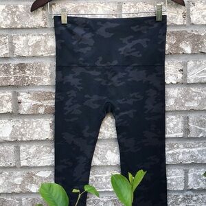 🐲💙Spanx Camouflage Legging